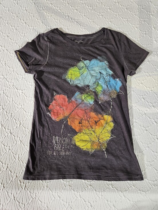 American Eagle Outfitters Tops - American Eagle Black / Gray Graphic Tee with Colorful Leaf Print Size Large